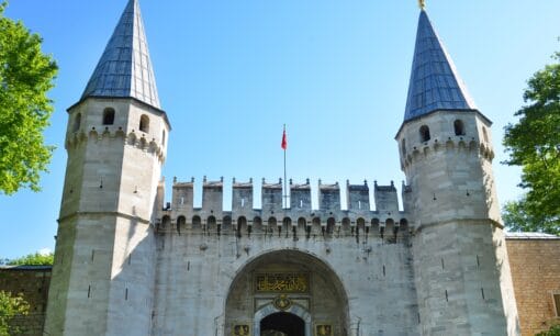 Explore Istanbul with Half Day Morning Topkapı Palace & Grand Bazaar Tour All Inclusive - Image 3