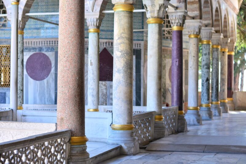 Explora Estambul con el Tour de Medio Día por la Mañana al Palacio Topkapı y el Gran Bazar Todo Incluido - Image 4