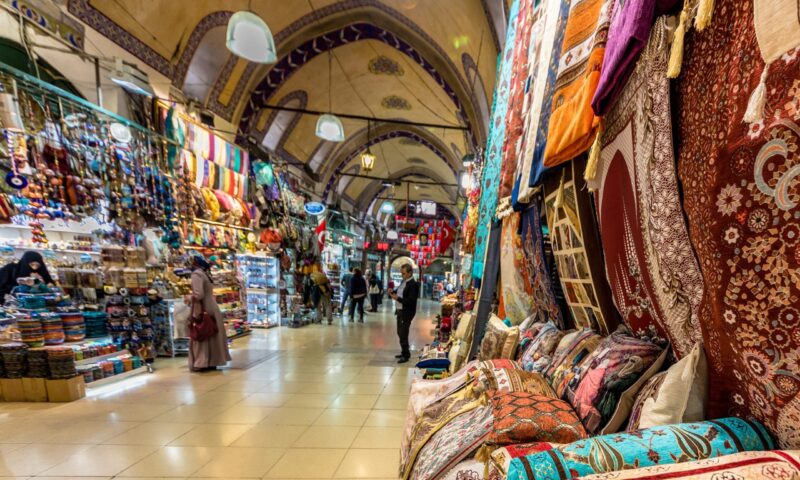 Explora Estambul con el Tour de Medio Día por la Mañana al Palacio Topkapı y el Gran Bazar Todo Incluido - Image 6